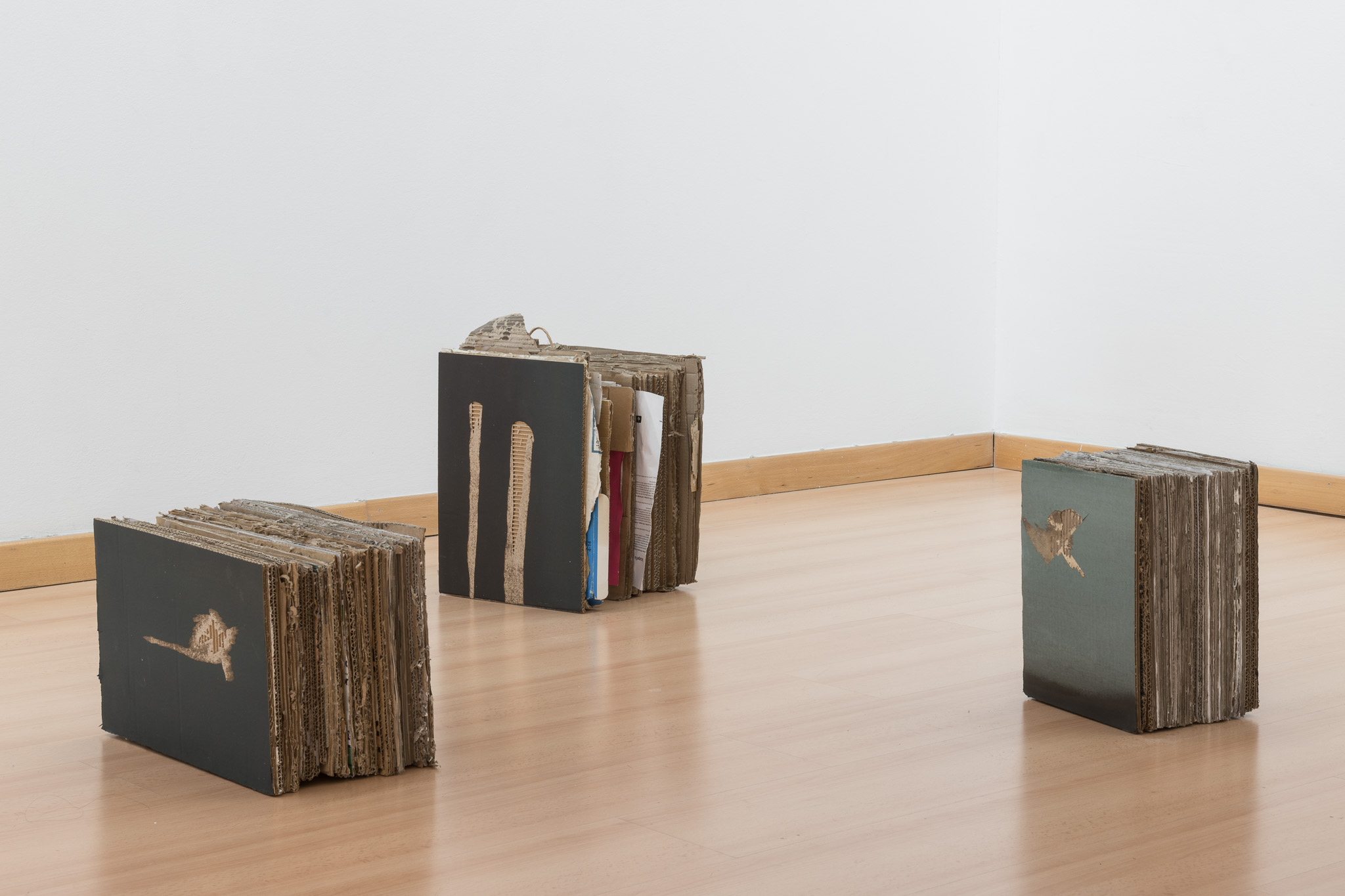 Concetti spaziali, 2020, óleo sobre cartón, diferentes medidas