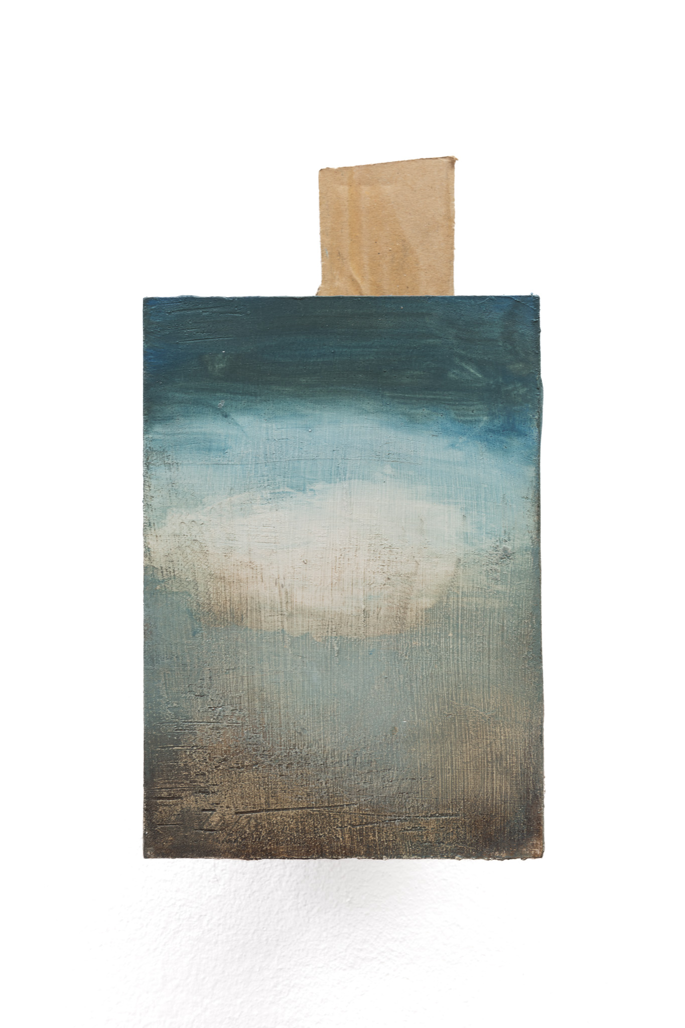 Nube, 2020, óleo sobre cartón, 17,6 × 12,5 × 12 cm